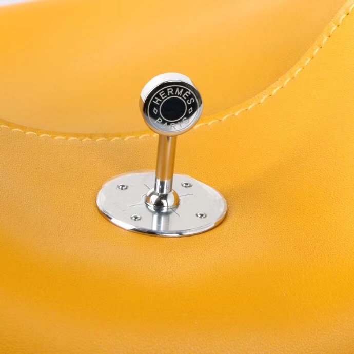 Hermès（爱马仕）2019新款 lindy琳迪包 9D琥珀黄 swift皮 编织肩带 银扣 26cm