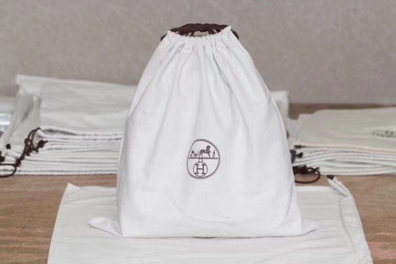 Hermès（爱马仕）Birkin 铂金包 淡粉色 原版蜥蜴 银扣 25cm