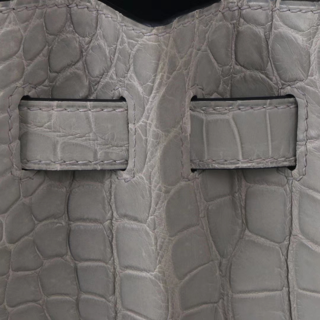 Hermès（爱马仕）Kelly凯莉包 巴黎灰 哑光鳄鱼 银扣 28cm
