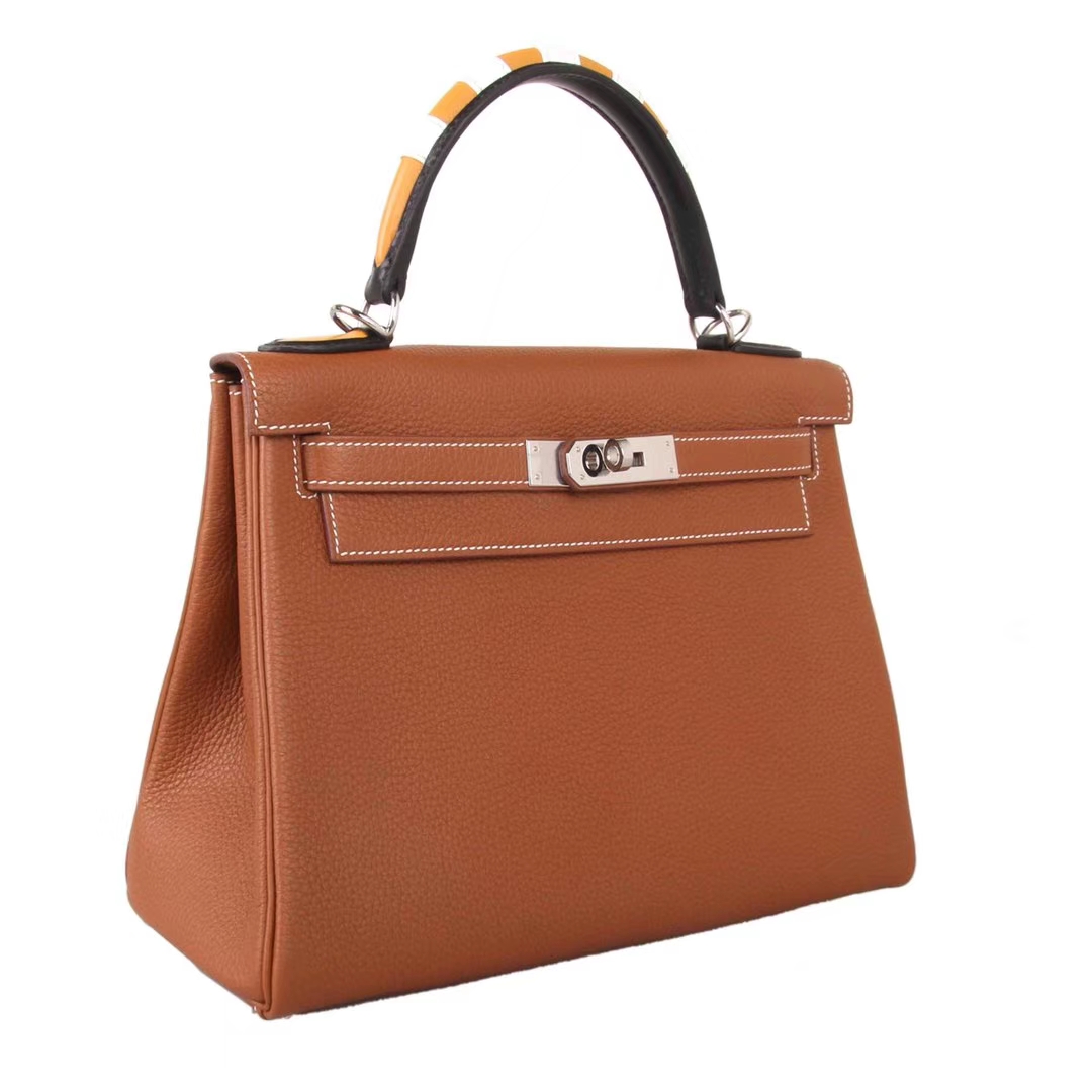 Hermès（爱马仕）Kelly凯莉包 驼色 togo 彩色手柄 银扣 28cm