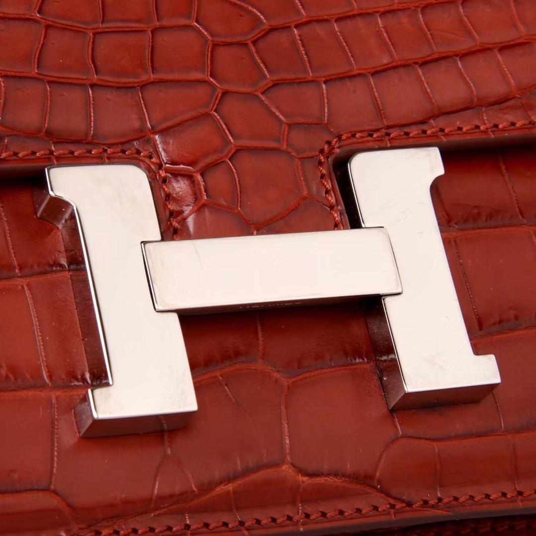 Hermès（爱马仕）Constance空姐包 珊瑚红 哑光鳄鱼 银扣 23cm