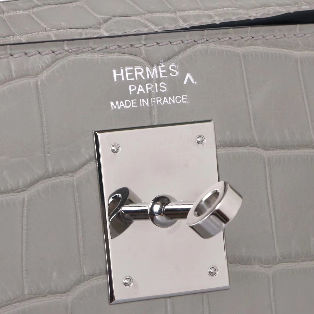 Hermès（爱马仕）Kelly 凯莉包 巴黎灰 哑光鳄鱼 银扣 28cm