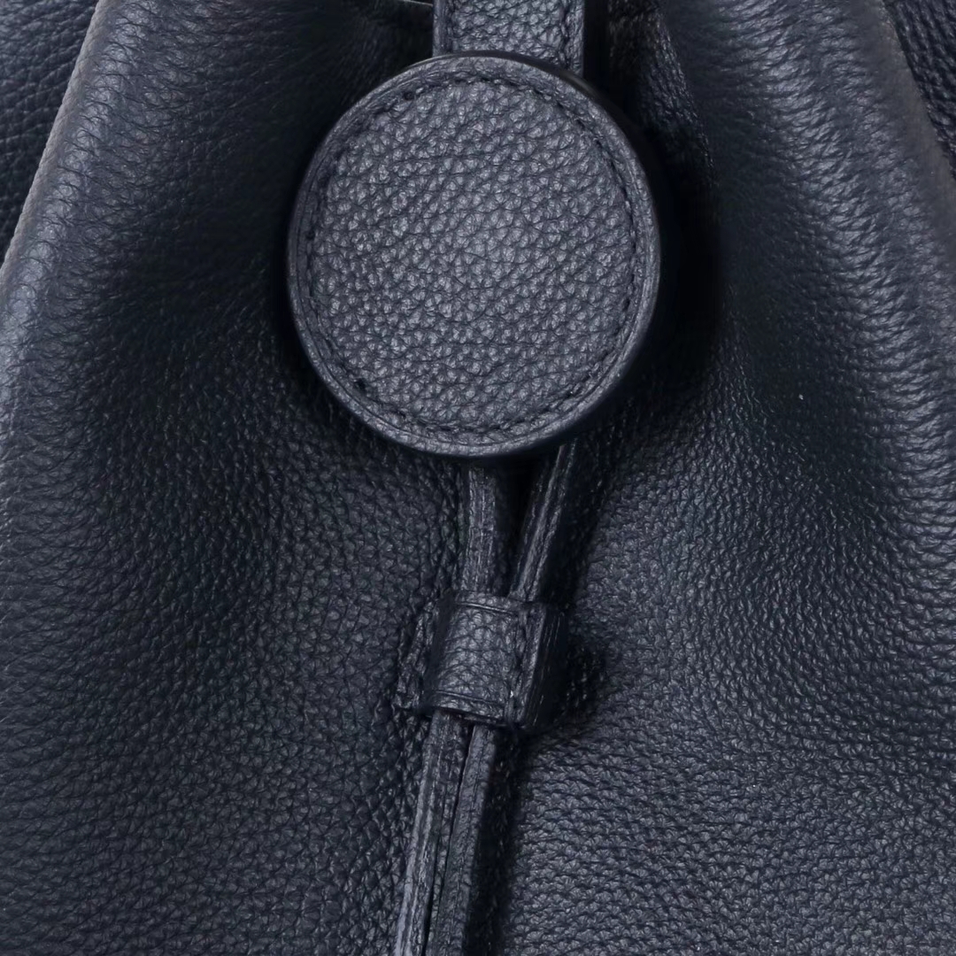 Hermès（爱马仕）licol 2019新款水桶包 黑色 evercolor 17cm