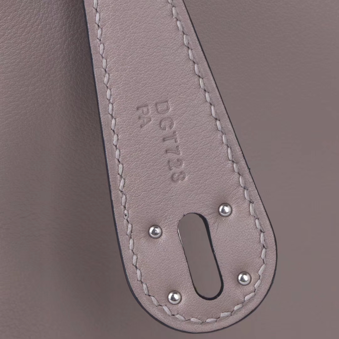 Hermès（爱马仕）lindy​ 琳迪包 M8沥青‎灰‎ swift皮 银扣 26cm