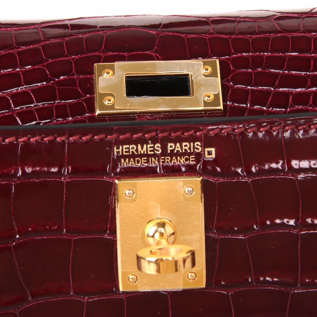 Hermès（爱马仕）mini Kelly 迷你凯莉 F5勃艮​第酒‎红 亮​面鳄​鱼 金扣 2代