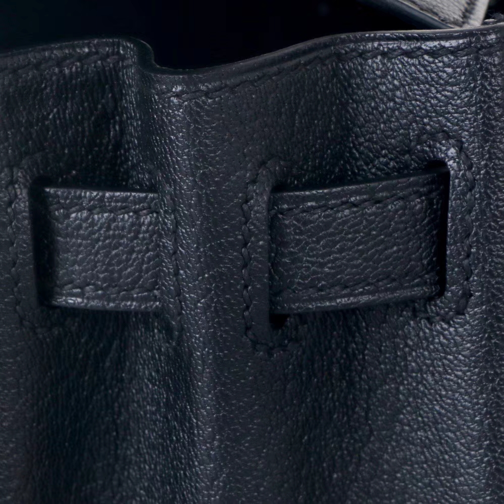 Hermès（爱马仕）Kelly 凯莉包 黑金​ 山羊皮 拼中国红龙‎骨 25cm