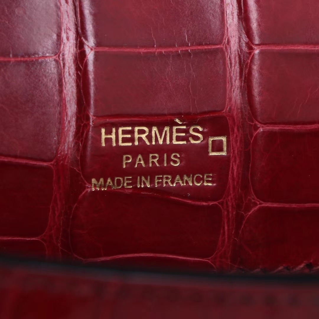 Hermès（爱马仕）mini kelly 一代 22cm 酒红色 亮面鳄鱼 金扣