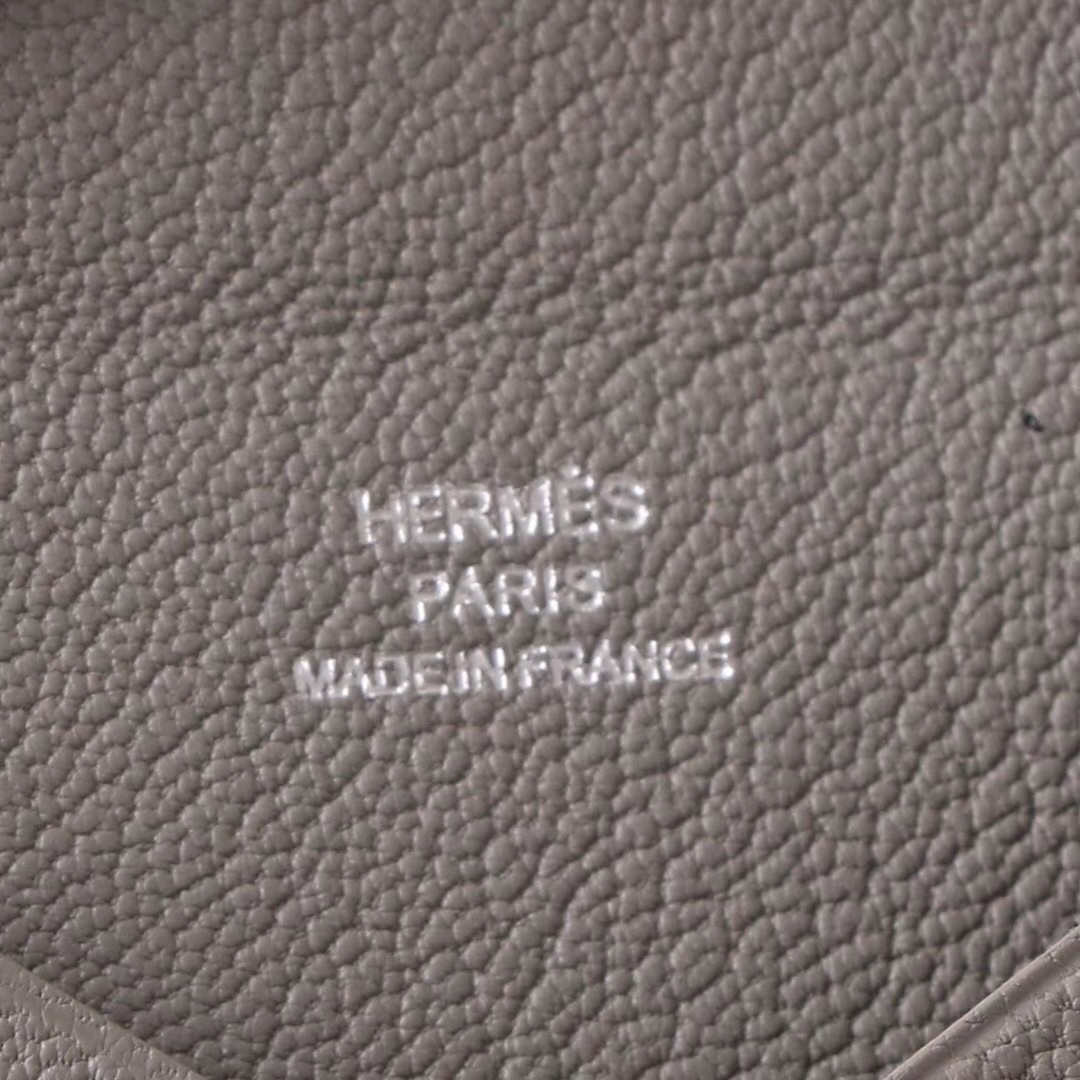 Hermès（爱马仕）信‎封​卡‎包 CK81斑鸠‎灰 山‎羊皮​