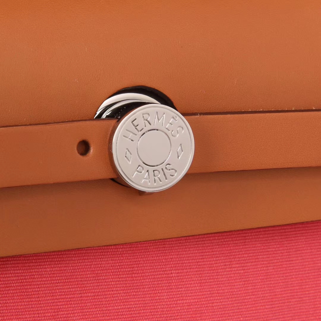 Hermès（爱马仕）herbag 31cm 驼色​拼唇膏‎粉