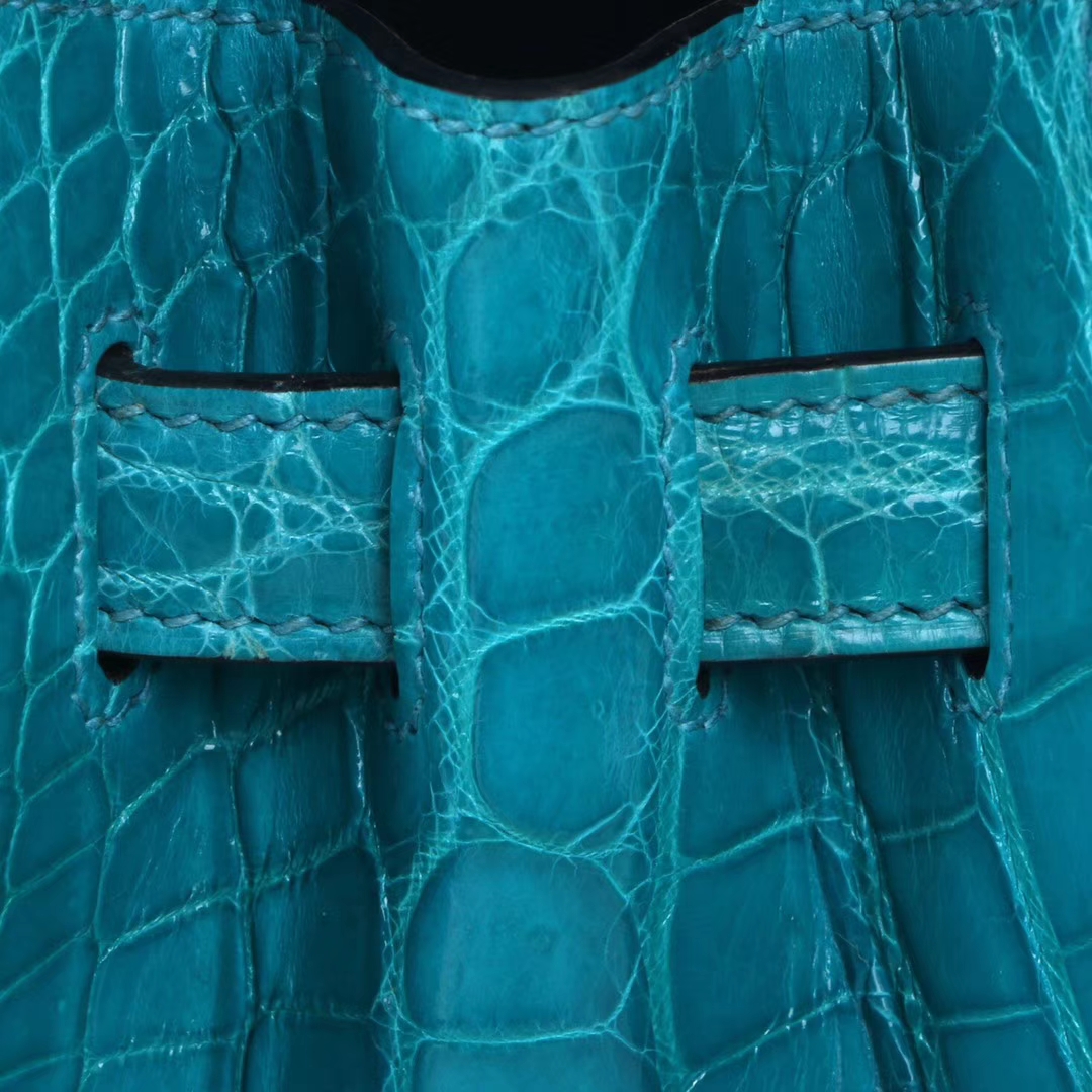 Hermès（爱马仕）Kelly 凯莉包 ‎7V湖水蓝亮面‎鳄鱼 银扣 28cm
