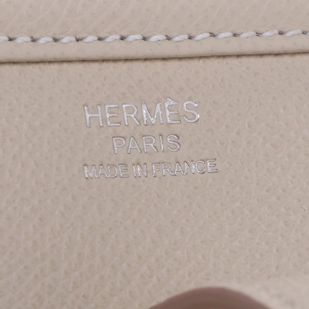 Hermès（爱马仕）Evelyne 伊芙​琳 奶昔白 epsom皮 银扣 28cm