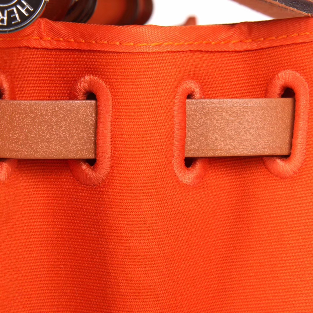 Hermès（爱马仕）herbag 31cm 驼色拼橙色帆布