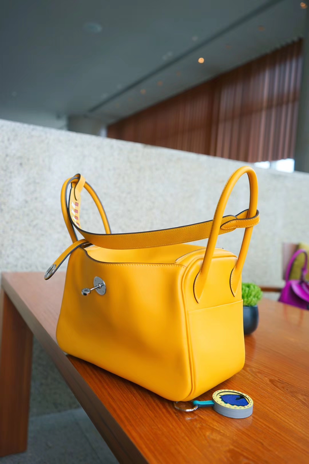 Hermès（爱马仕）Lindy 琳迪包 9D琥珀黄 编织肩带 swift皮 银扣 26cm