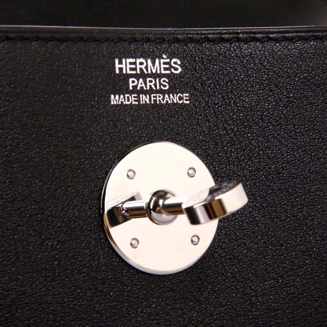 Hermès（爱马仕）Lindy 琳迪包 黑拼伊兹密尔蓝 Swift皮 银扣 26cm