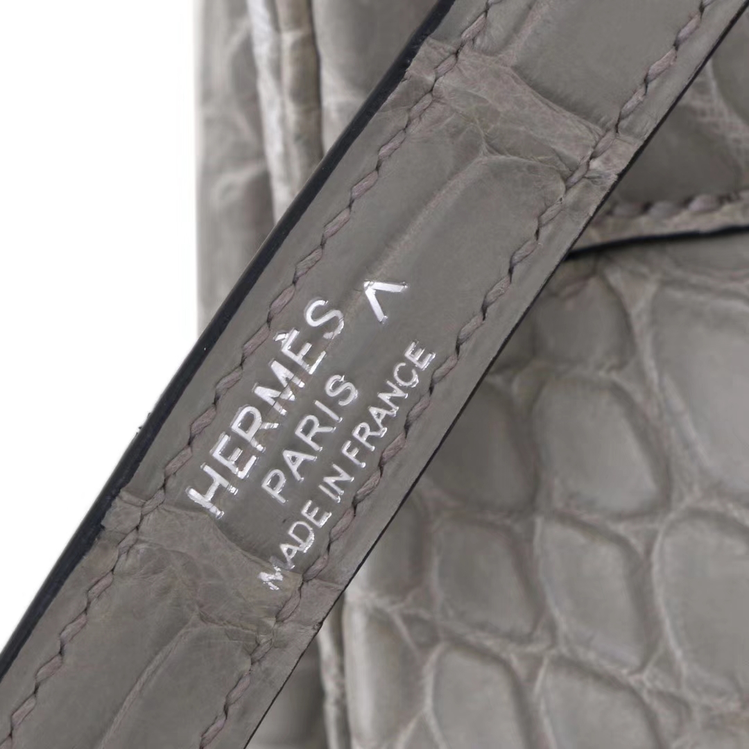 Hermès（爱马仕）Kelly 凯莉包 巴黎灰 雾面鳄鱼 银扣 28cm
