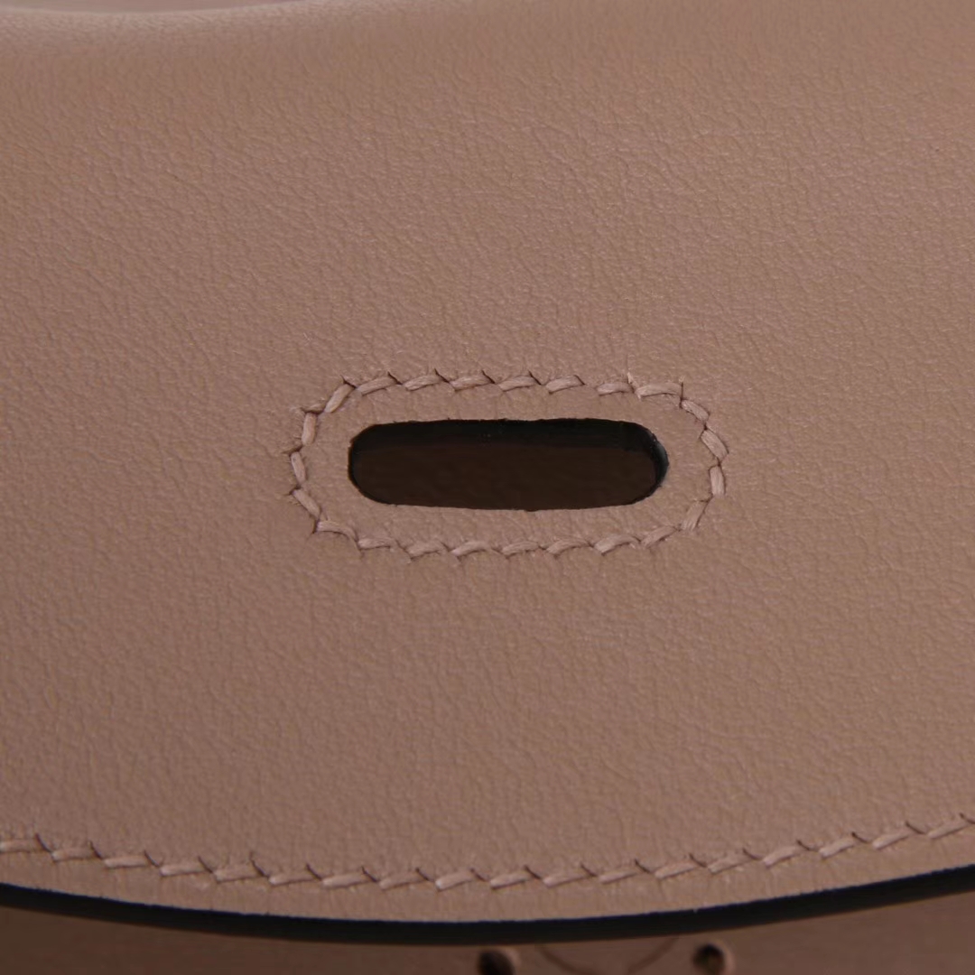 Hermès（爱马仕）Lindy 琳迪包 风衣灰 swift 银扣 30cm
