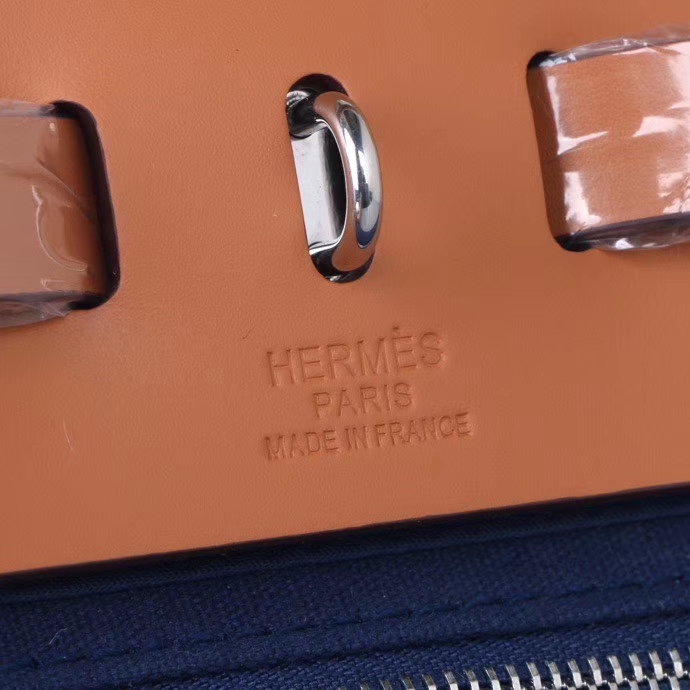 Hermès（爱马仕）Herbag 手提单肩包 驼色拼午夜蓝  帆布 银扣 31cm